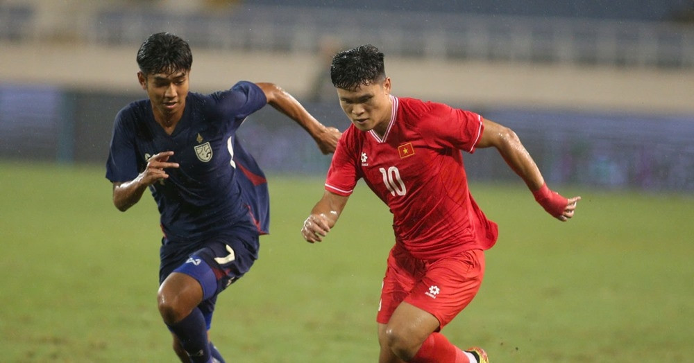 Vietnam drops in FIFA rankings, widens gap with rival Thailand